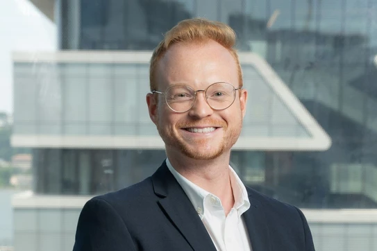 Riley Hopkins headshot